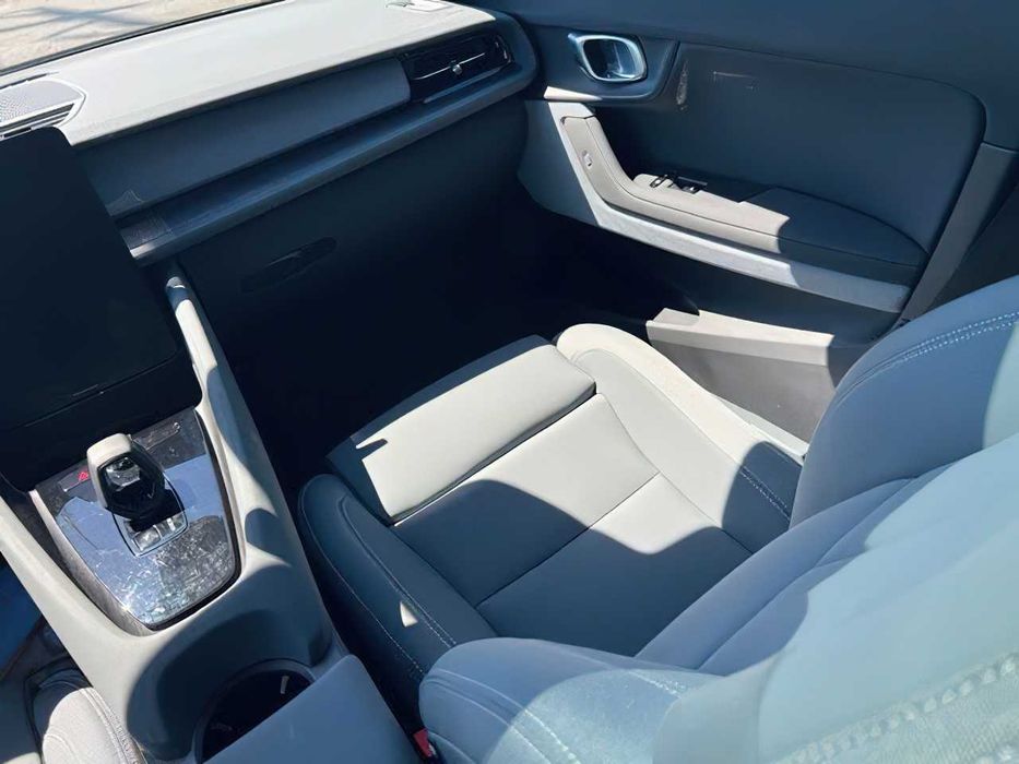 Polestar 2      2023