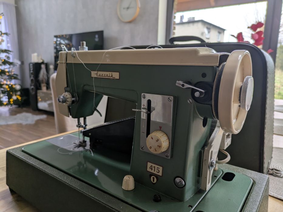 Łucznik 415. Maszyna do szycia, stan bardzo dobry.