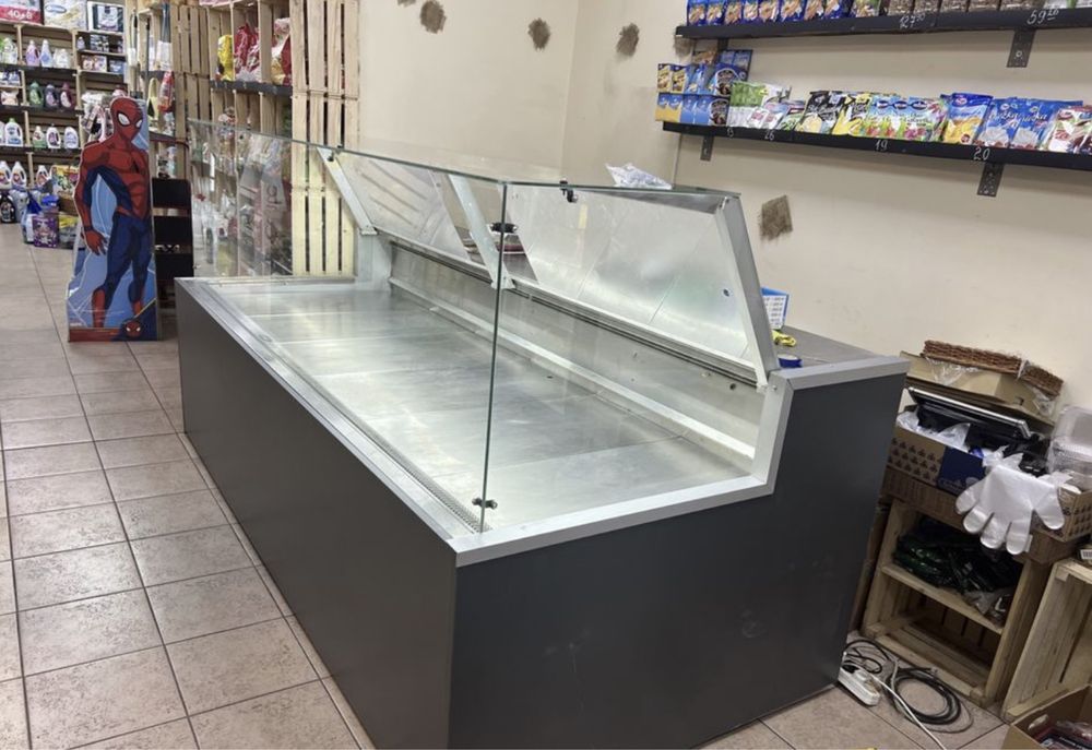 Холодильна вітрина кубічна