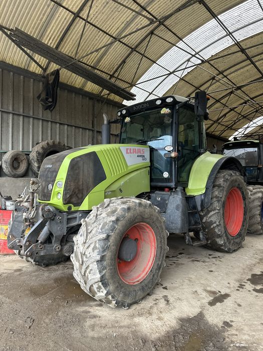 Trator Claas Axion 810