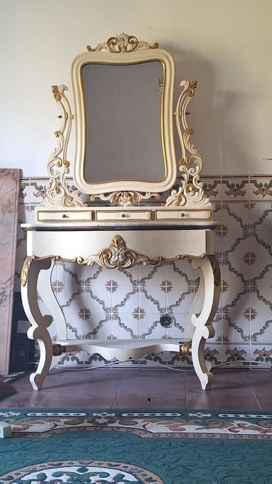 Toucador Branco antigo para venda em bom estado Negociável Rápido