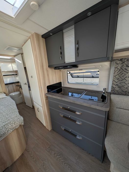 Caravana Hobby De Luxe 495 WFB 2025 (Excelente estado/Como nova)