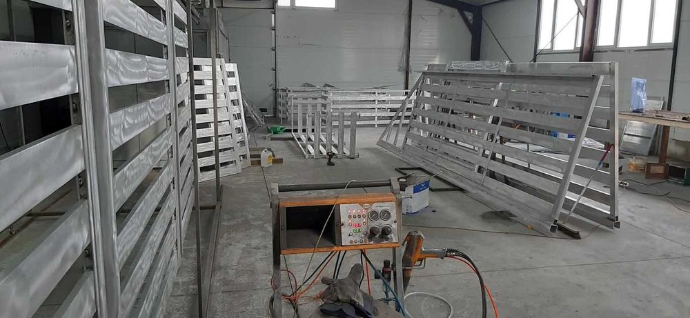 Piaskowanie, Lakierowanie proszkowe