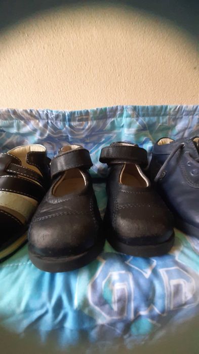 3 pares sapatos bebés tamanho 20 a 22