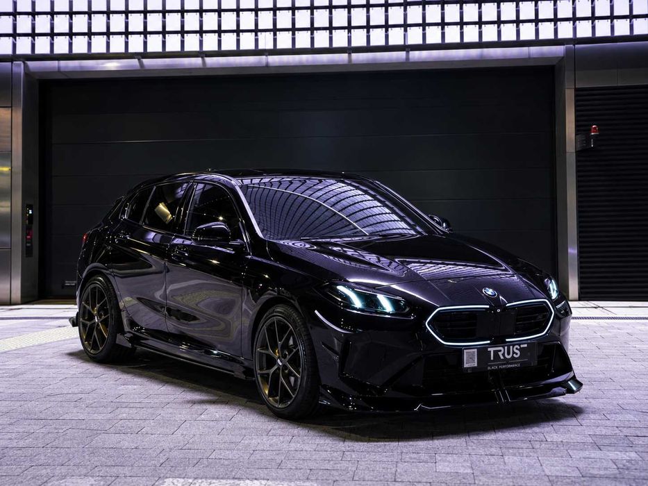 Wynajem MODYFIKOWANE BMW F70 M135i xDrive wypożyczalnia AUT TUNINGOWANYCH
