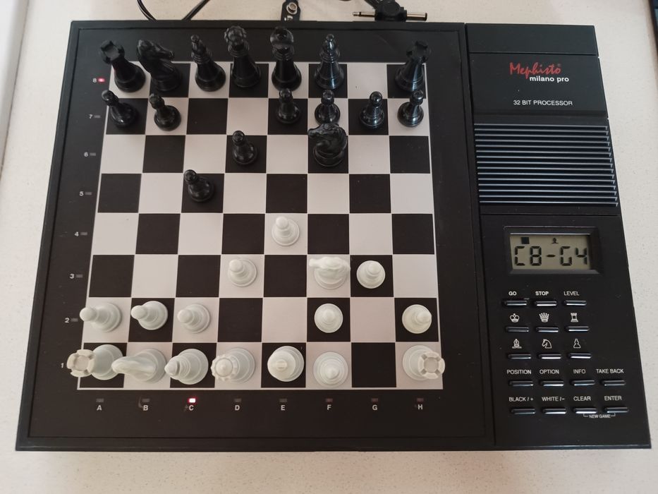 Komputer szachowy Mephisto Milano Pro