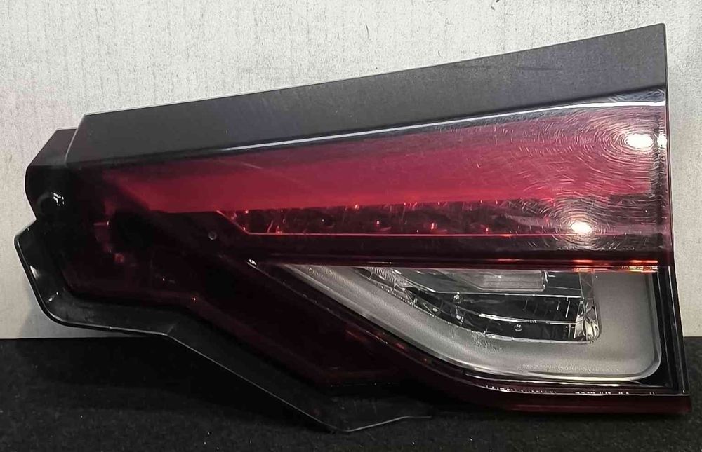 Farolim da Mala Direito - MITSUBISHI ECLIPSE CROSS