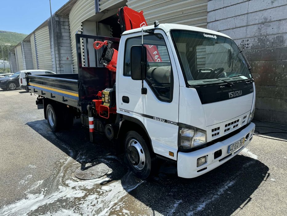 Isuzu nqr basculante e grua