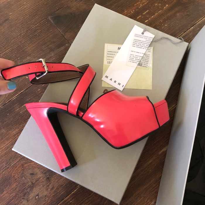 Яскраві босоніжки  Marni