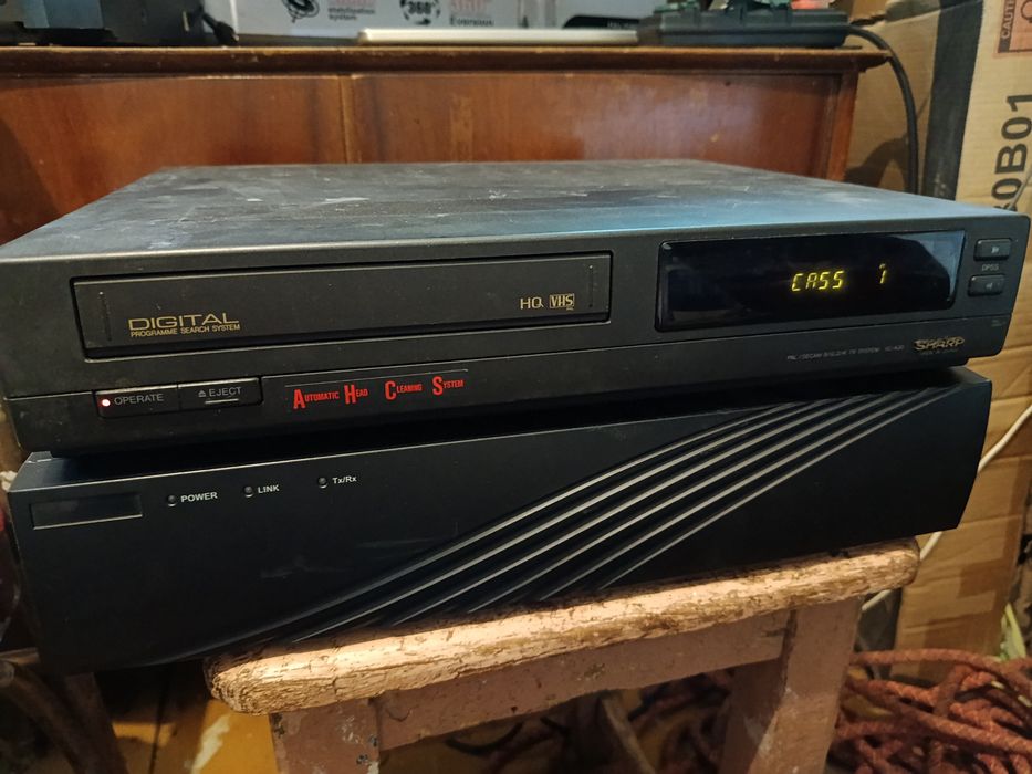 Magnetowid VHS Sharp VC-A30BP – uszkodzony, oddaje kasetę