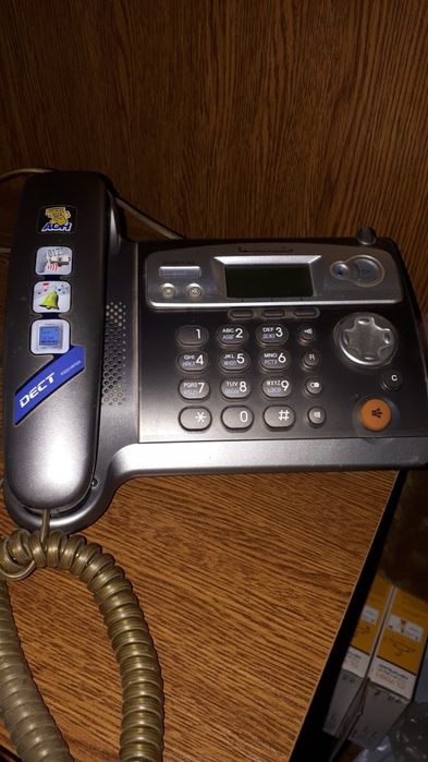 Стационарный телефон Panasonik ,база и трубка с автоответчиком