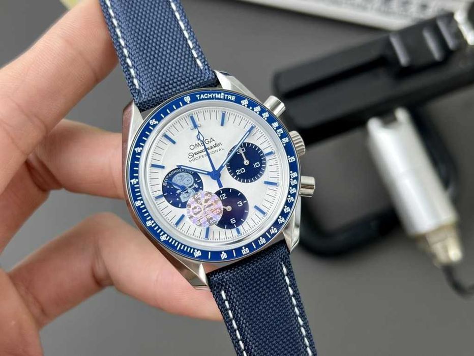 Годинник кварцовий Omega Speedmaster "Snoopy blue Award" 50th Anniversary features a 42mm