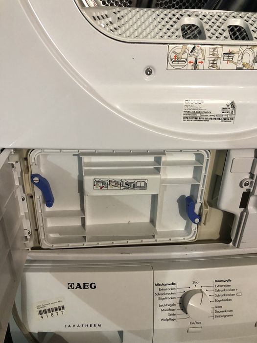 Сушильна машинка SHARP для білизни з тепловим насосом.