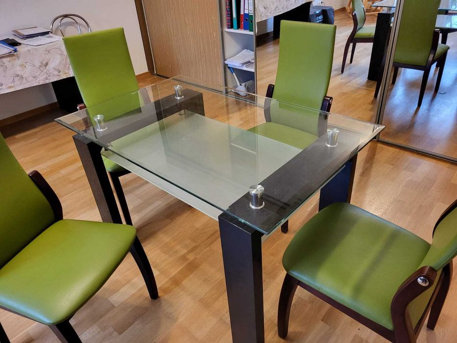 Stół i krzesła - zestaw do jadalni