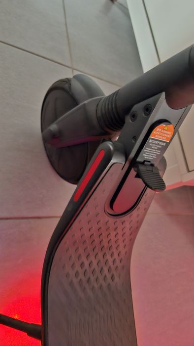 Hulajnoga Segway Ninebot Es2 z ładowarką