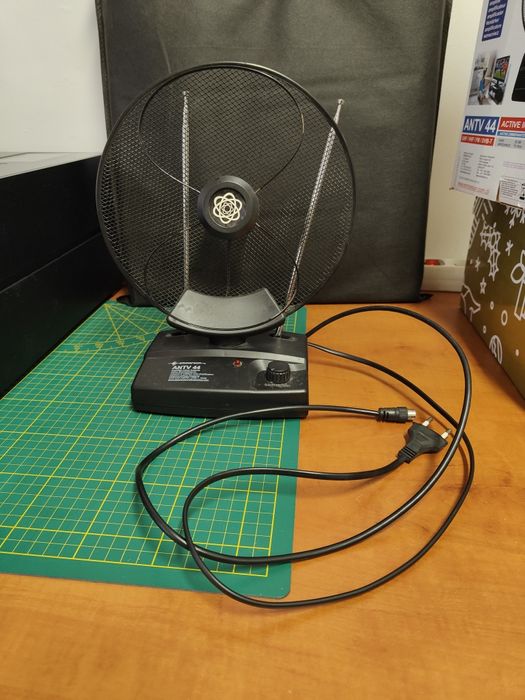 Antena wewnętrzna Emmerson ANTV 44 - aktywna, DVB-T, FM, AM