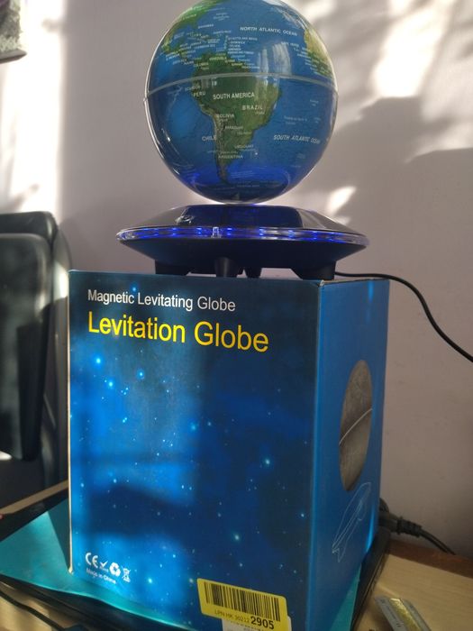 Глобус лівітуючий