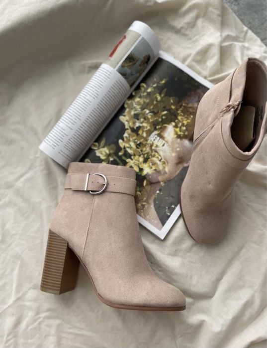 Пудрові ботильйони ASOS