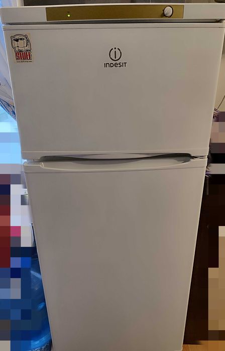 Холодильник Indesit