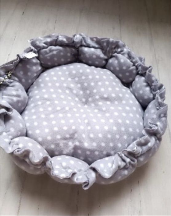 Лежанка для собак і котів