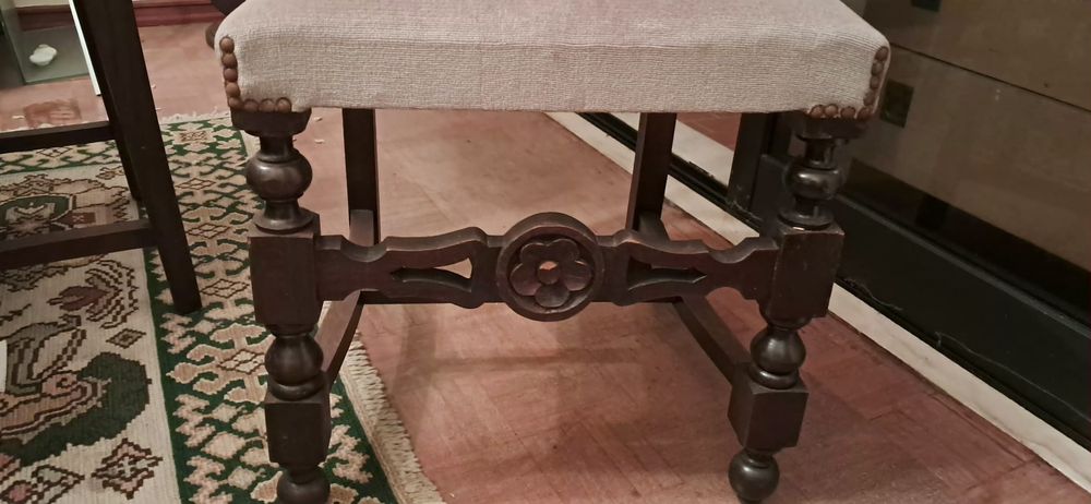 Mesa de sala de jantar(1,90X1,00) , cadeiras-15€