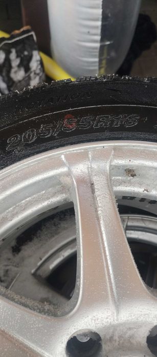 Alufelgi z oponami zimowymi 16 cali