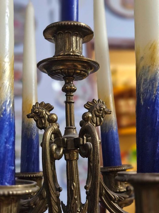 Relógio e castiçais suíços de latão e pedra