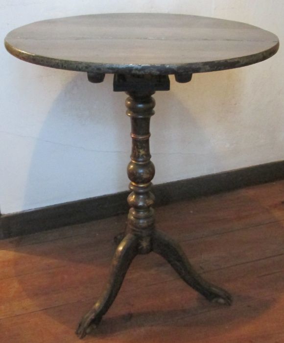 Mesa antiga oriental com pé de galo e tampo basculante