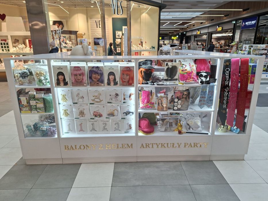 Wyspa handlowa 3x3 metry - meble