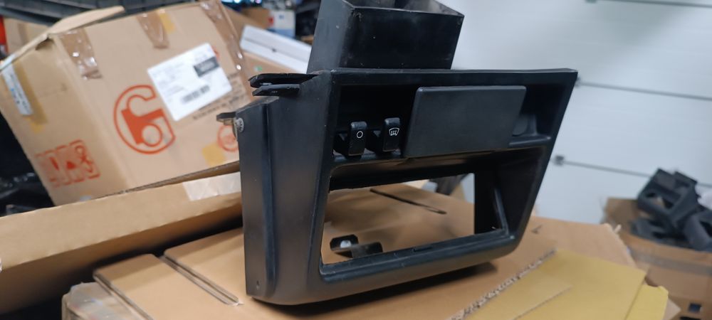 Fiat 126p konsolka środkowa nawiewy FL czarna ładny stan