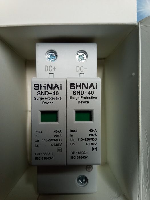 Disjuntor Surtos protector de sobretensão sistemas fotovoltaicos raios