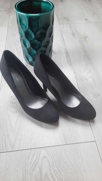 Czarne klasyczne szpilki