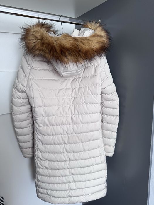 Жіноча зимова куртка, розмір S, тепла, з капюшоном (хутро знімається)