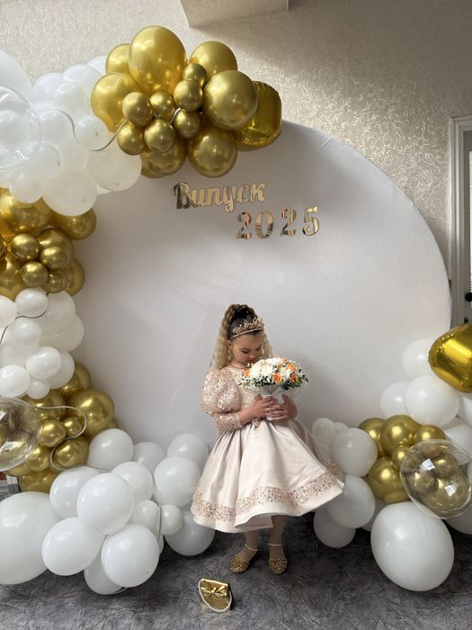 Продам святкове плаття для дівчинки