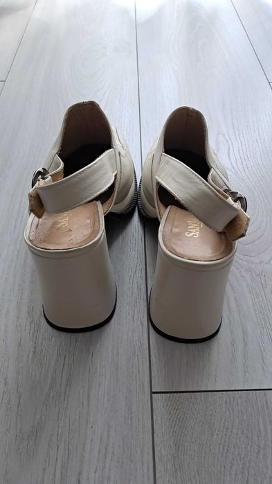 Buty damskie na obcasie, skórzane r.39