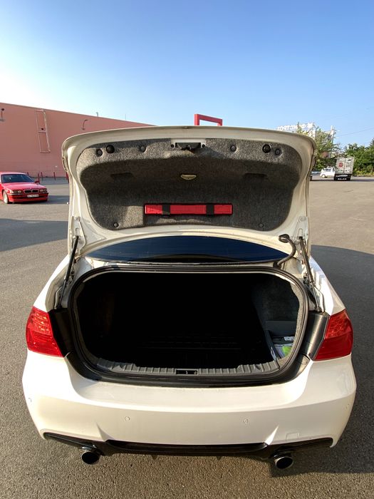 BMW E90 328xi 2010 3.0I
