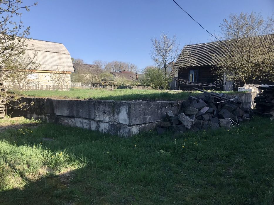 Продаж земельної ділянки з фундаментом вул. Дібрівська
