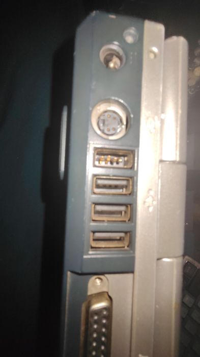 sprzedam laptopa działa