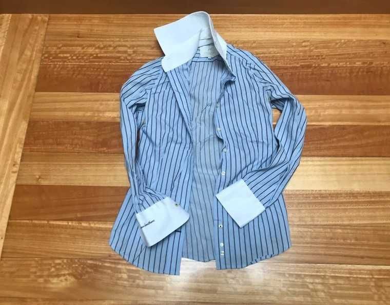 Camisa azul com risca da Sacoor