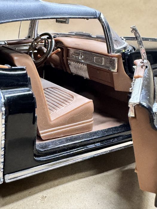 Cadillac Eldorado 1953 модел 1:18