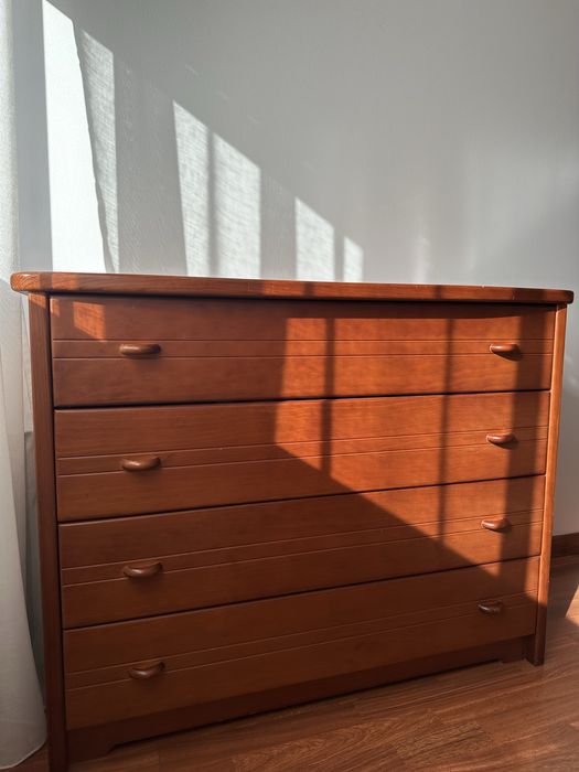 Cama com colchão para quarto