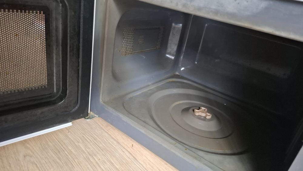 Мікрохвильова піч Sharp