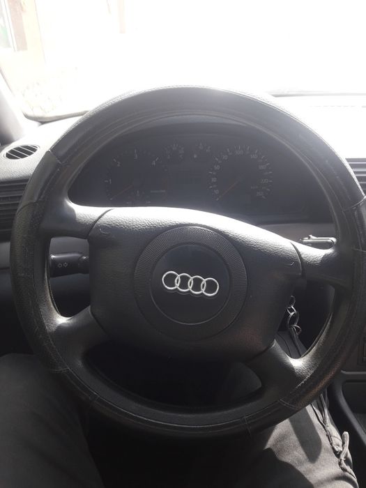 Автомобіль Ауди А4 b5