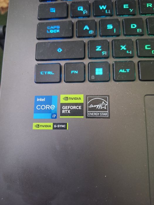 Продаю игровой ноутбук Asus rog strix g16 2023