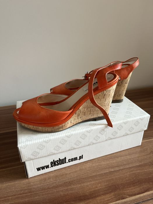 Sandałki na koturnie