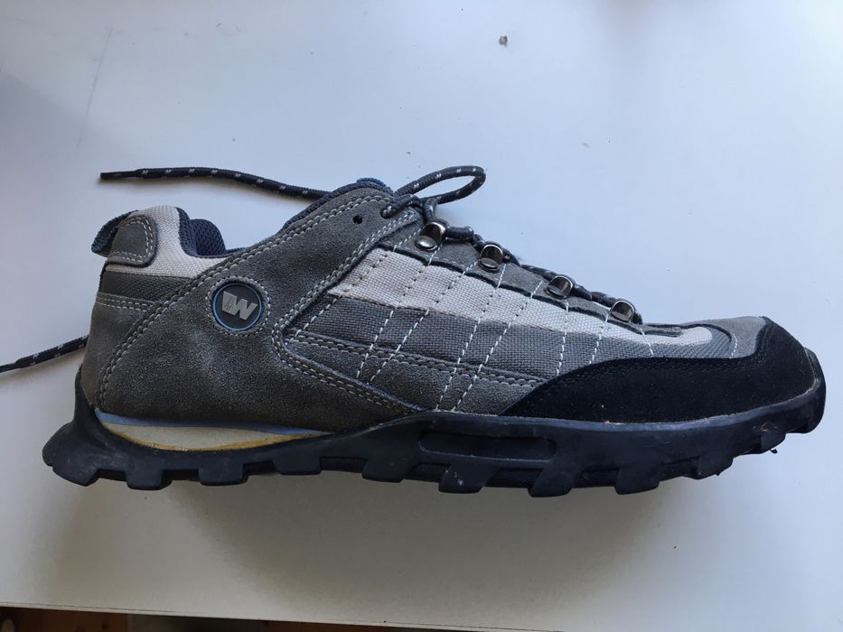 Sapatilhas de Montanhismo Novas