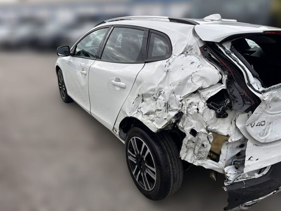 Volvo V40 Cross Country 2.0 D2 de 2017 para peças