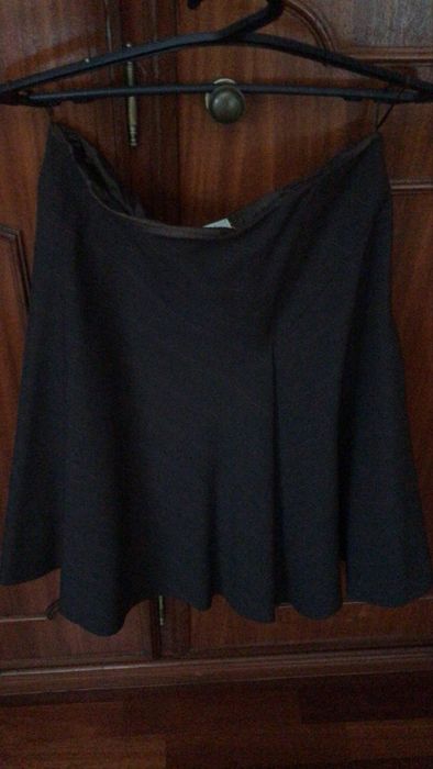 Saia castanha com riscas bordô