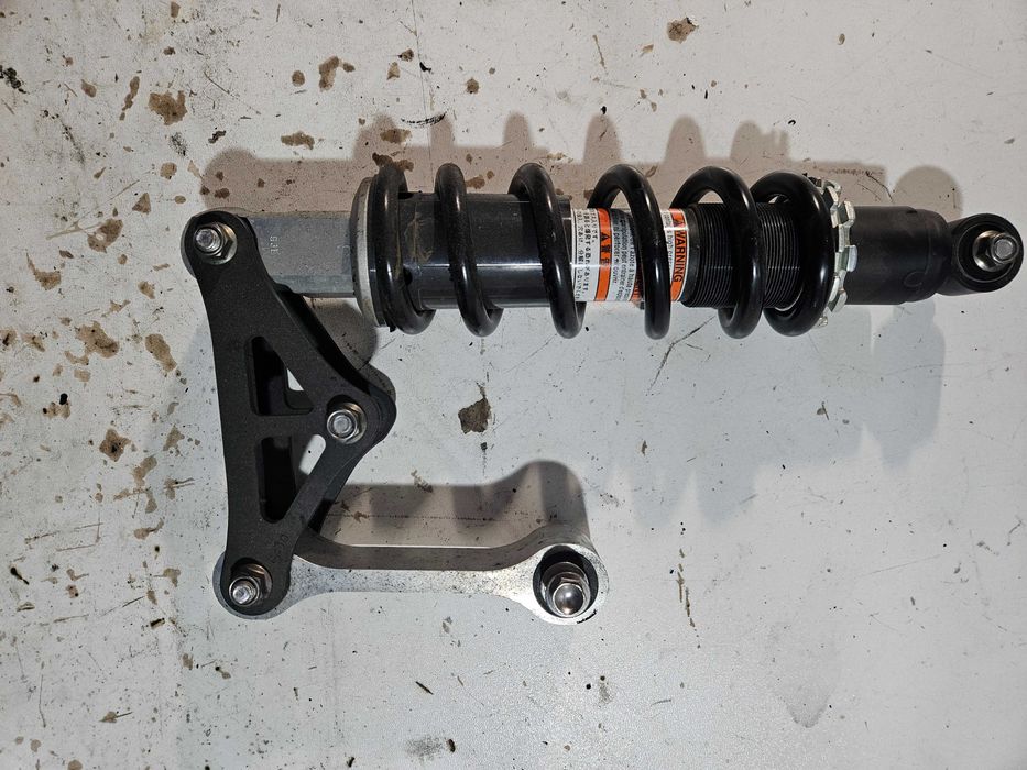 Kawasaki Z 900 wahacz amortyzator oś ośka