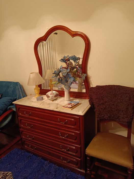 Mobília de quarto em cerejeira com tampos em pedra mármore